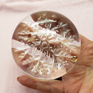 Cristal France Art Snowflake Dome Paperweight NWT